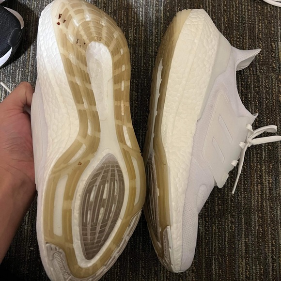 UltraBoost 22 - Picture 2 of 3